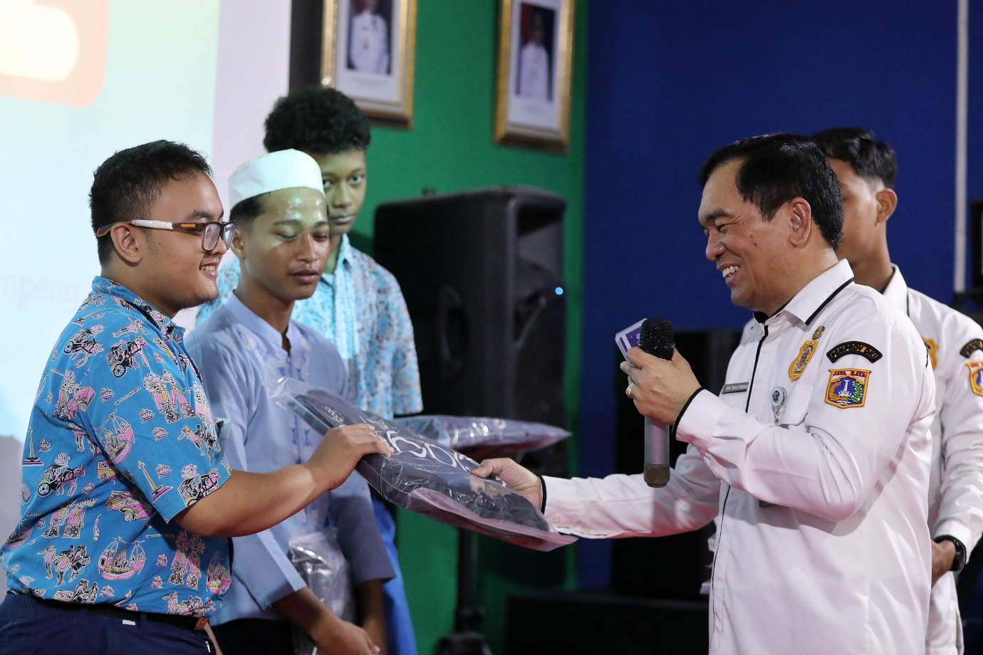 4.Satpol PP Goes To School Hadir di SMAN 28.jpg
