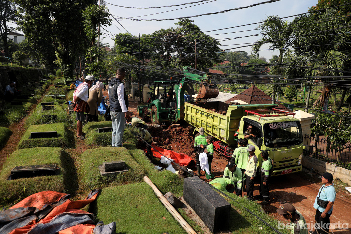 9.Penanganan Longsor TPU Jeruk Purut.jpg