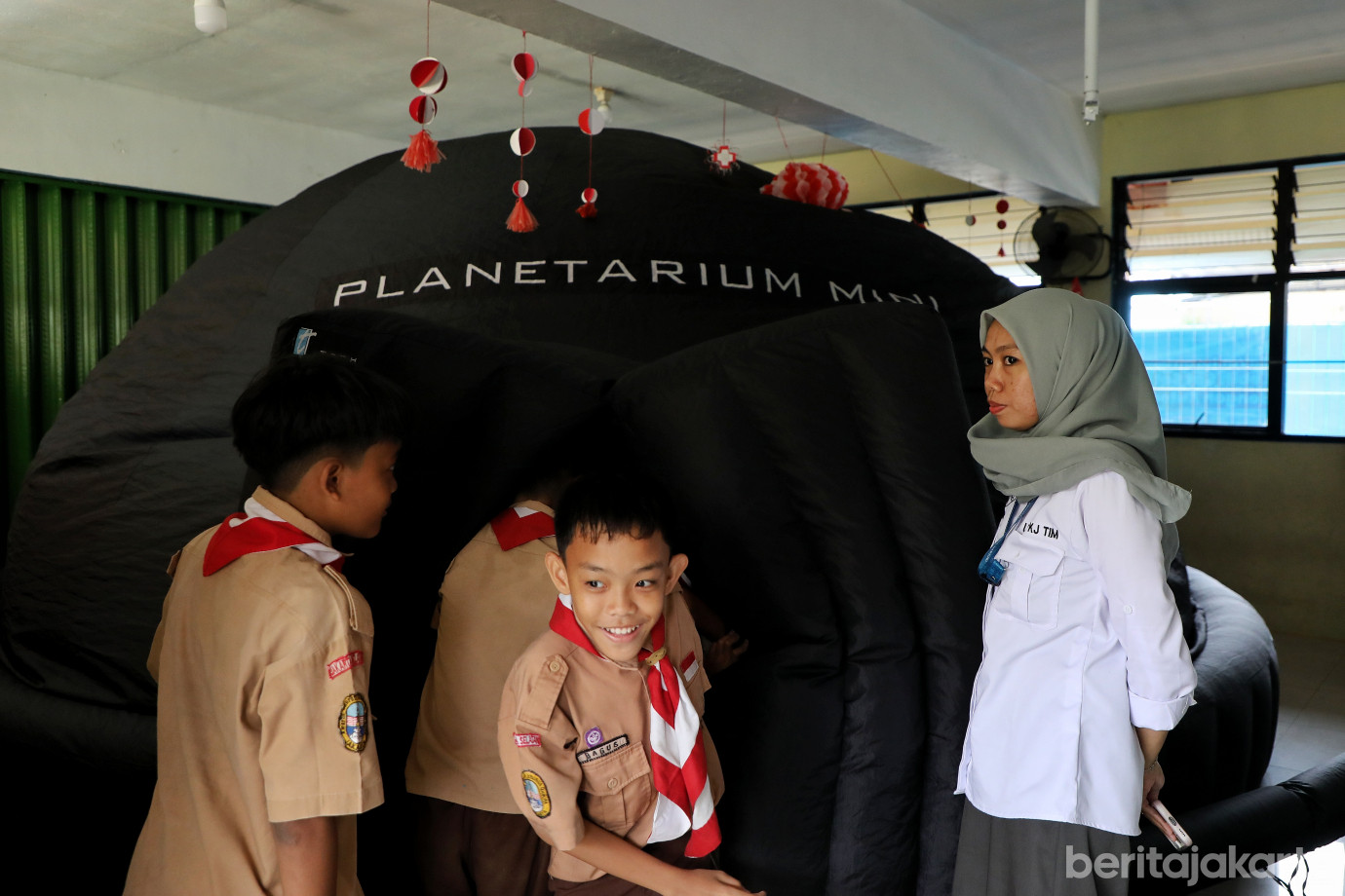 9.Astronomi Goes To School .jpg