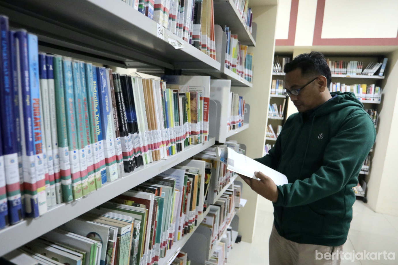 2 Warga Antusias Manfaatkan Layanan Malam Perpustakaan Jakarta_2.jpg