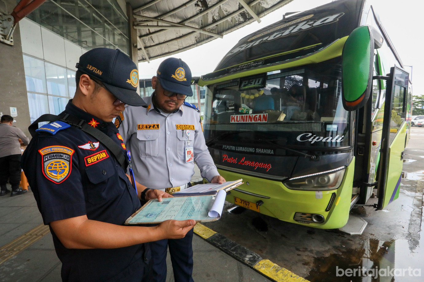 2 Ramp Check Bus AKAP di Terminal Pulo Gebang Jelang Nataru 2026_2.jpg