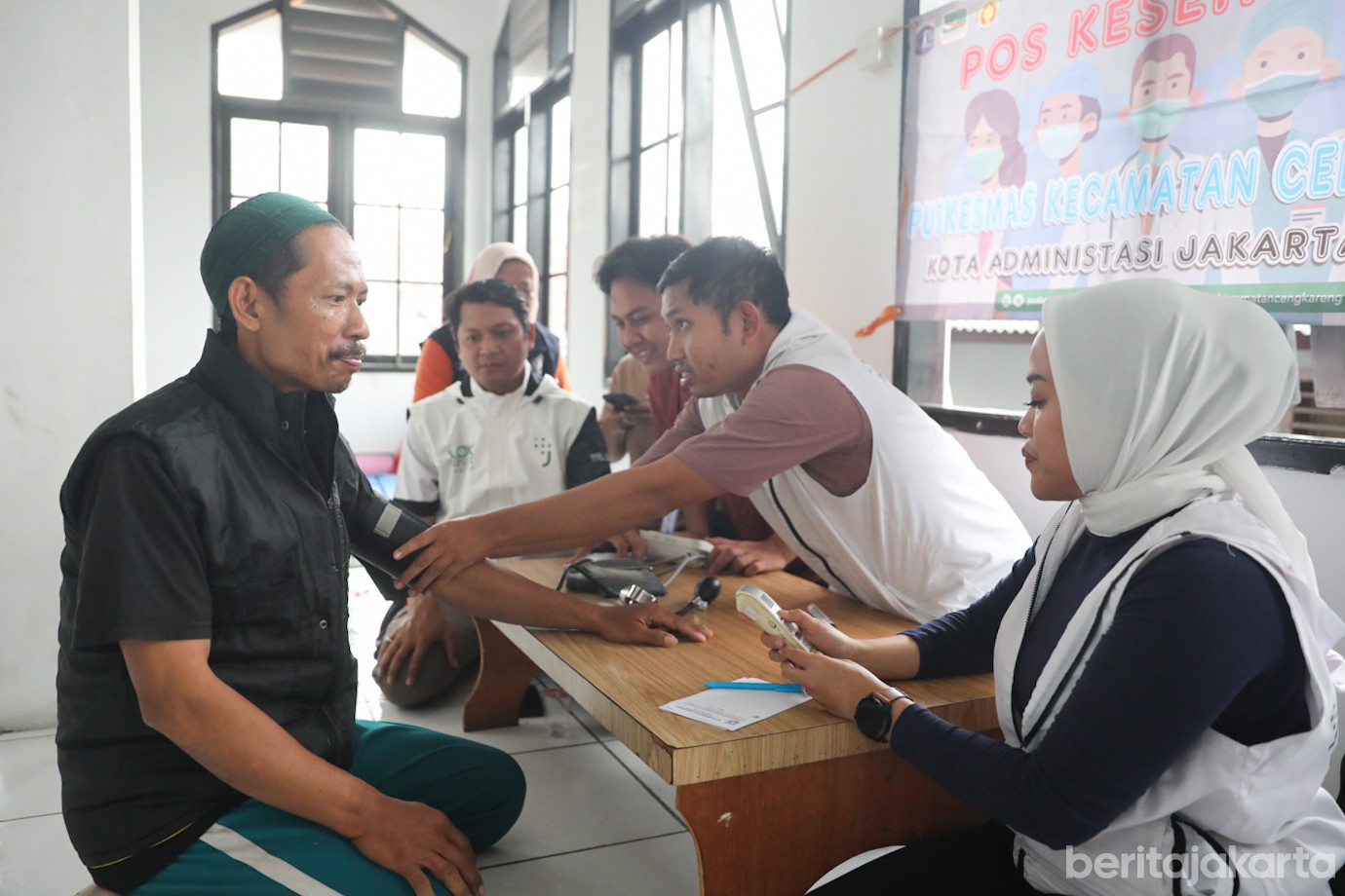 Wagub Pengungsian Banjir-4.jpg