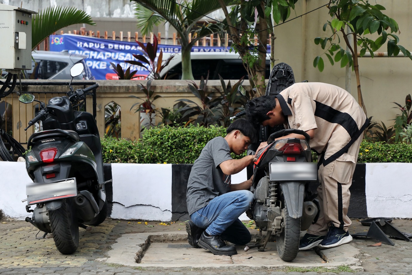 7.PPKD Jaktim Adakan Layanan Jemput Bola Pelatihan Otomotif di Cibesut (1).jpg