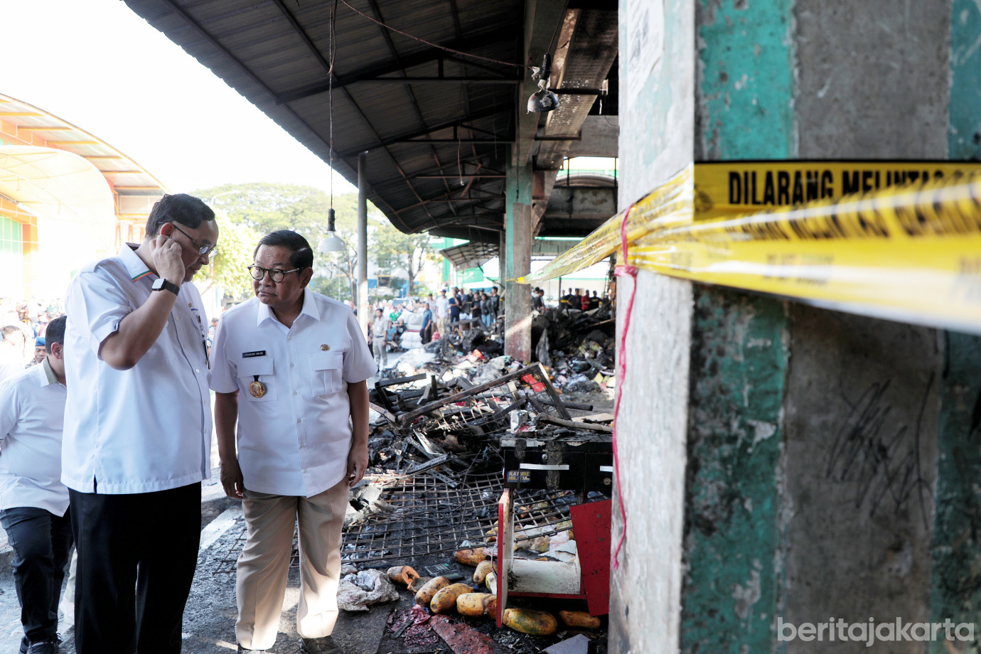 4.Pramono Tinjau Pasca Kebakaran Pasar Induk Kramat Jati.jpg