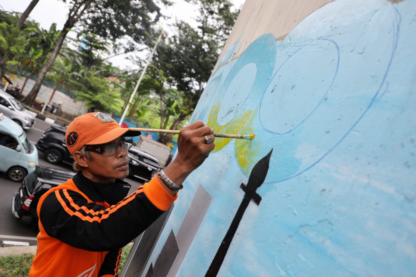 4.PPSU Cawang Buat Mural Sambut HUT Jakarta.jpg