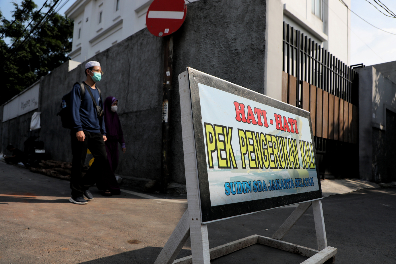 1.SDA Tebet Perbaiki Turap Longsor Sepanjang 15 Meter.jpg