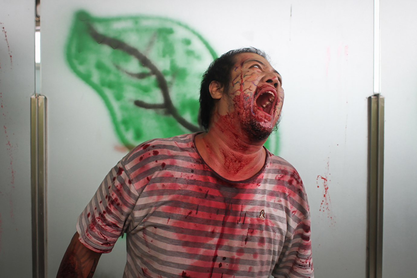 zombie-lrt-jakarta-02.jpg