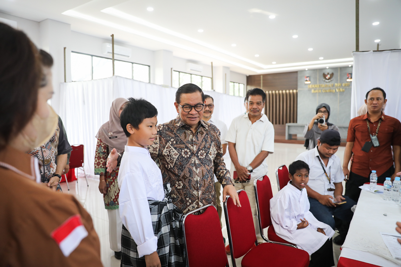 Gubernur Bakti Sosial Klp Gading-7.jpg