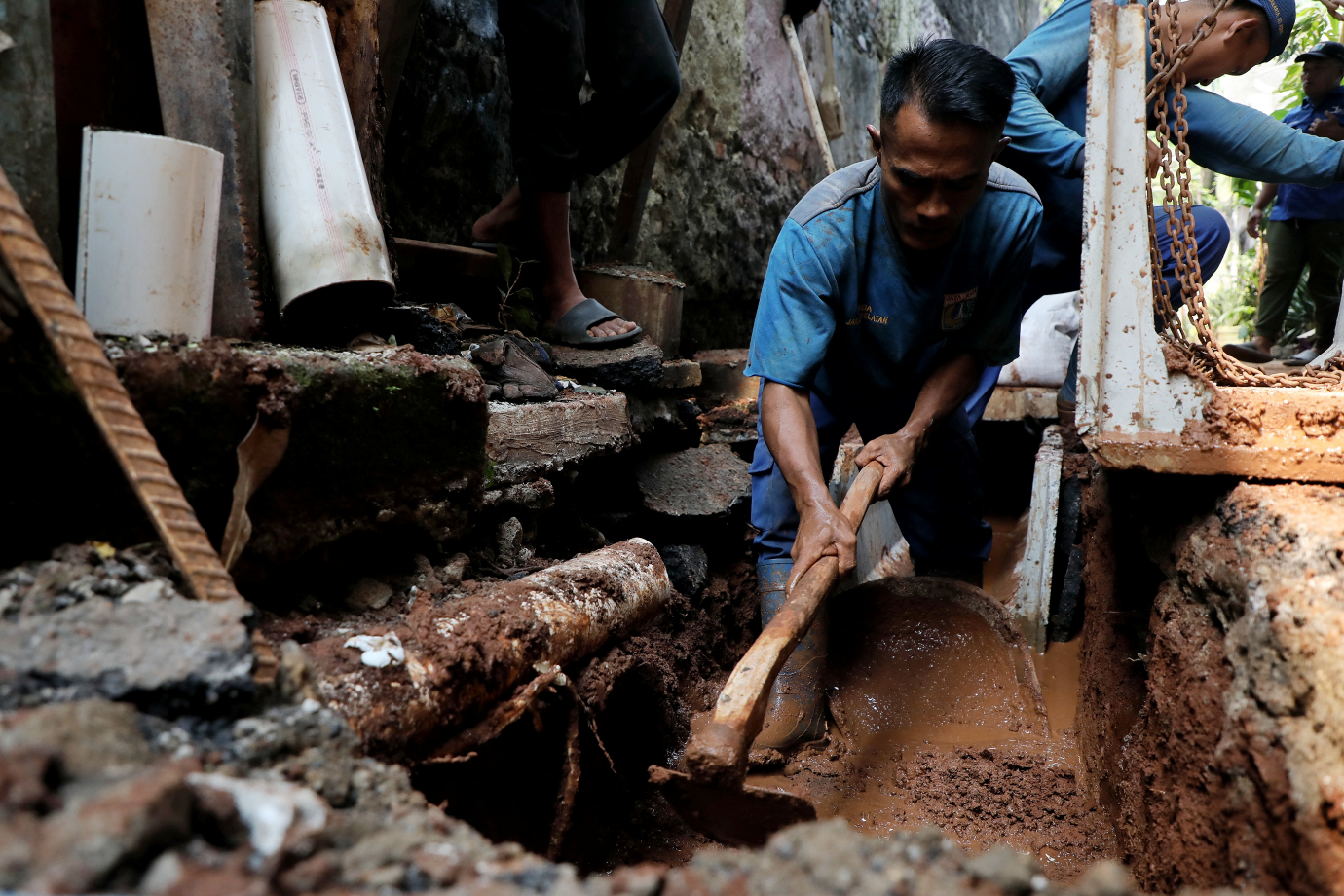 1.Satgas SDA Pancoran Buat Saluran Baru di Jalan Pengadegan IX.jpg