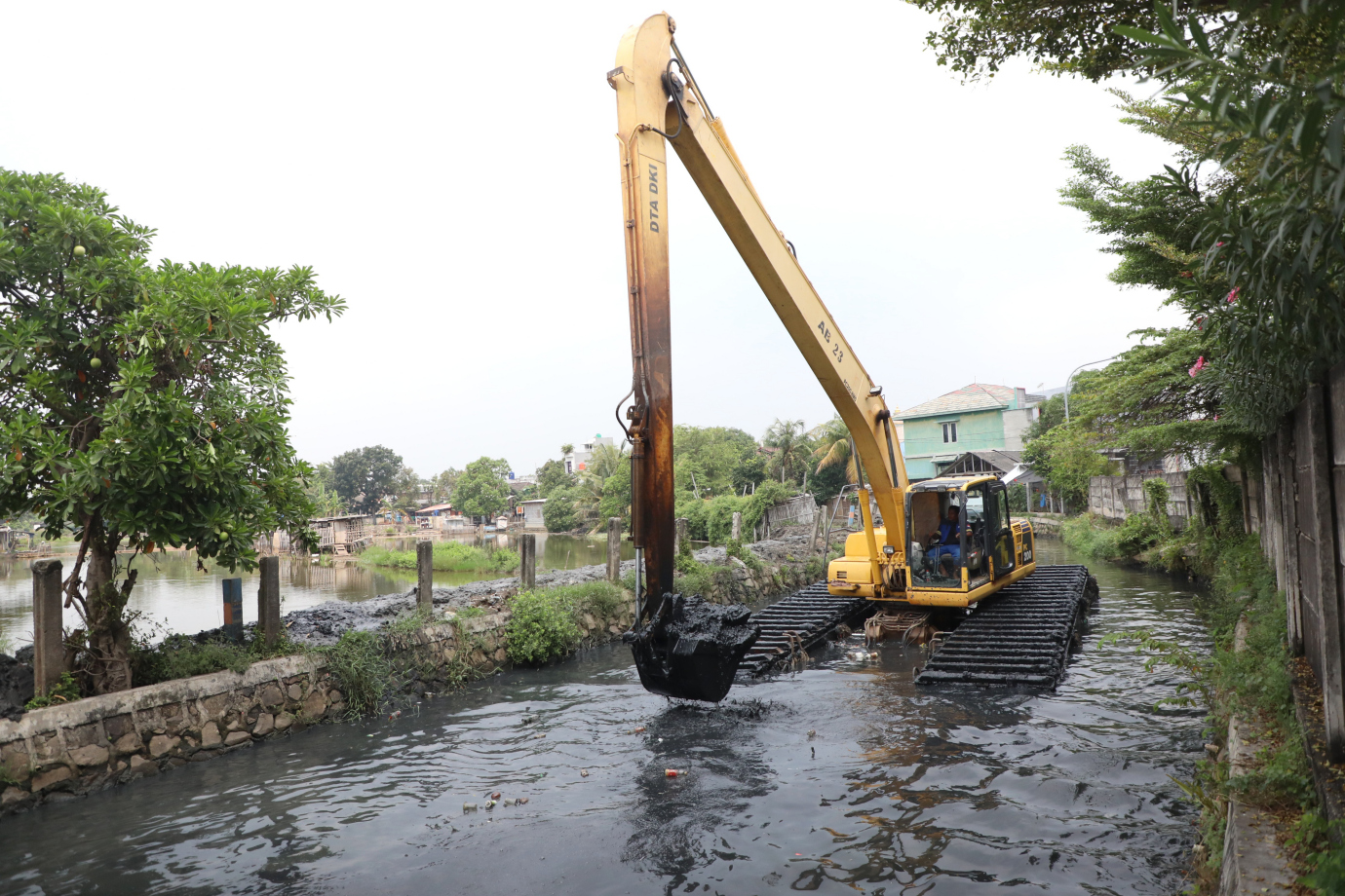 1 Sudin SDA Jakarta Utara Keruk Kali Bogor_1.jpg