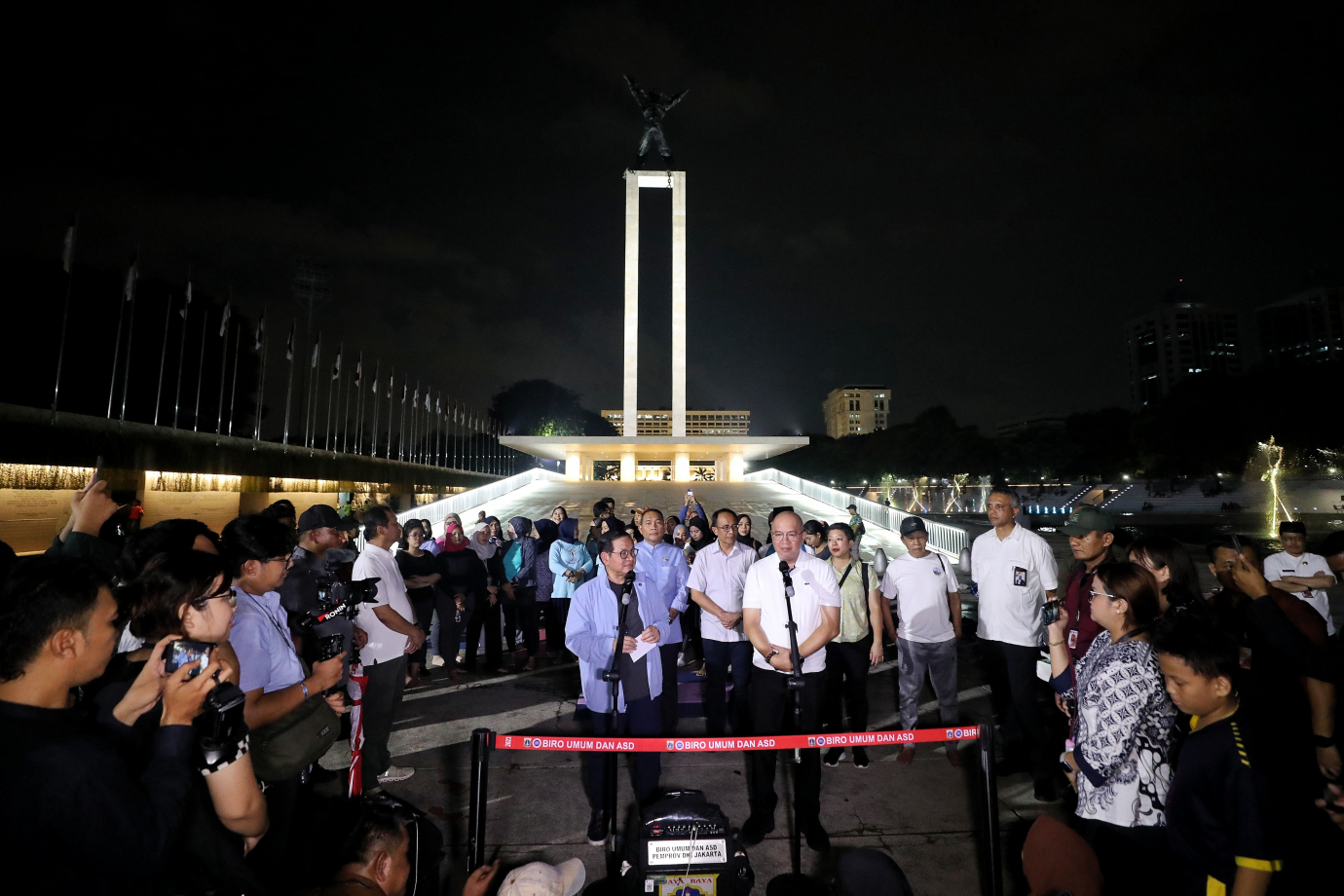 9.Pramono Resmi Buka Taman 24 Jam.jpg