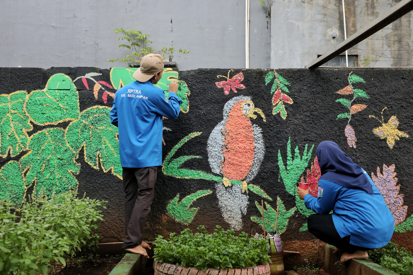 4.RPTRA Udara Segar Dipercantik Dengan Mural Untuk Menyambut Bulan Ramadhan.jpg
