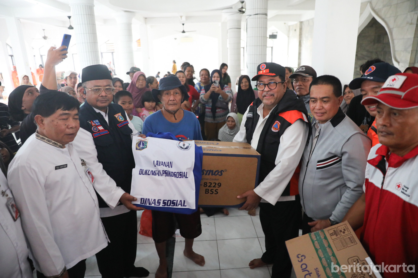 Wagub Pengungsian Banjir-2.jpg