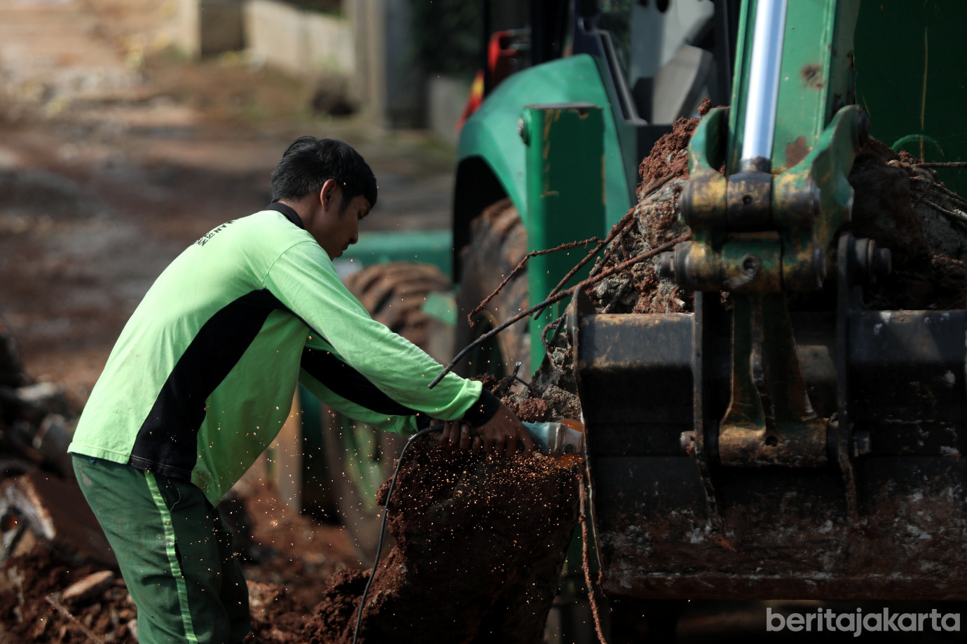 8.Penanganan Longsor TPU Jeruk Purut.jpg