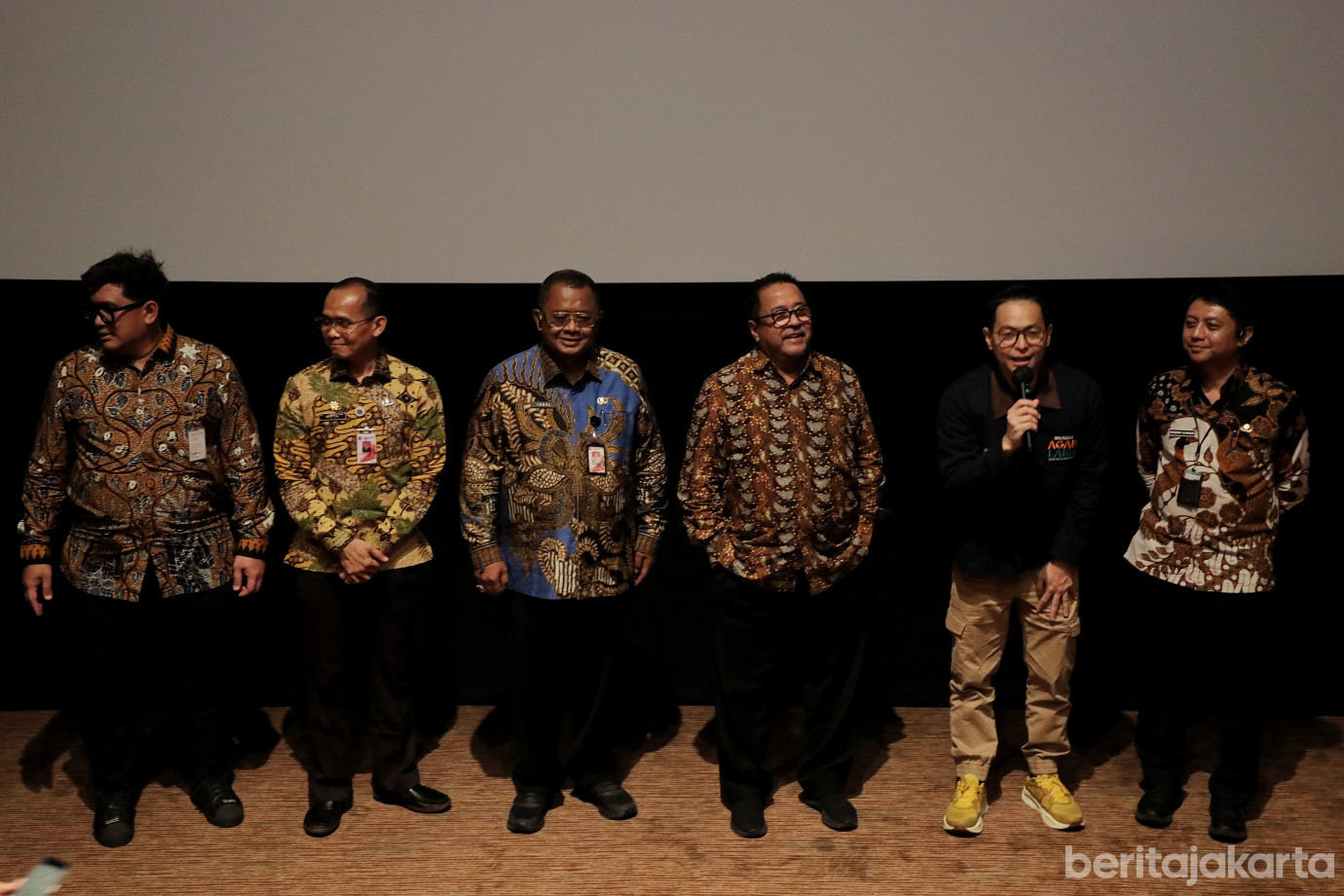 5.Wagub Ajak 100 Lansia Nonton Bareng Agak Laen_ Menyala Pantiku.jpg