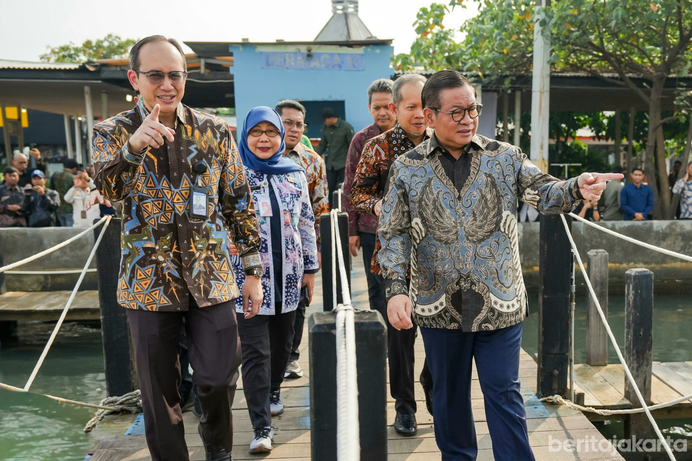 1 gub lepas logistik ke pulau seribu.jpg