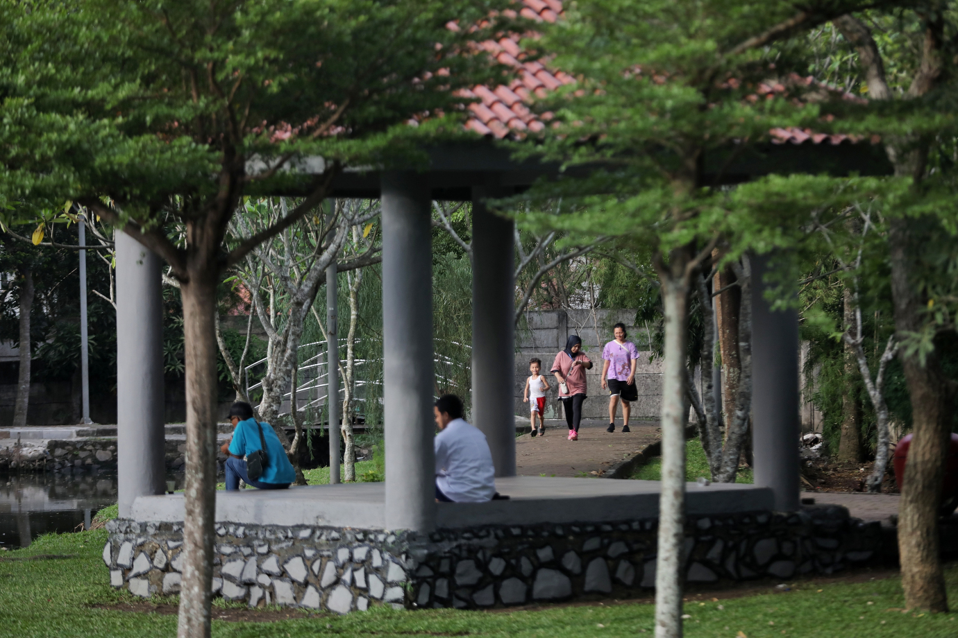 3.Menikmati Waktu Sore di Taman Melati Cilangkap.jpg