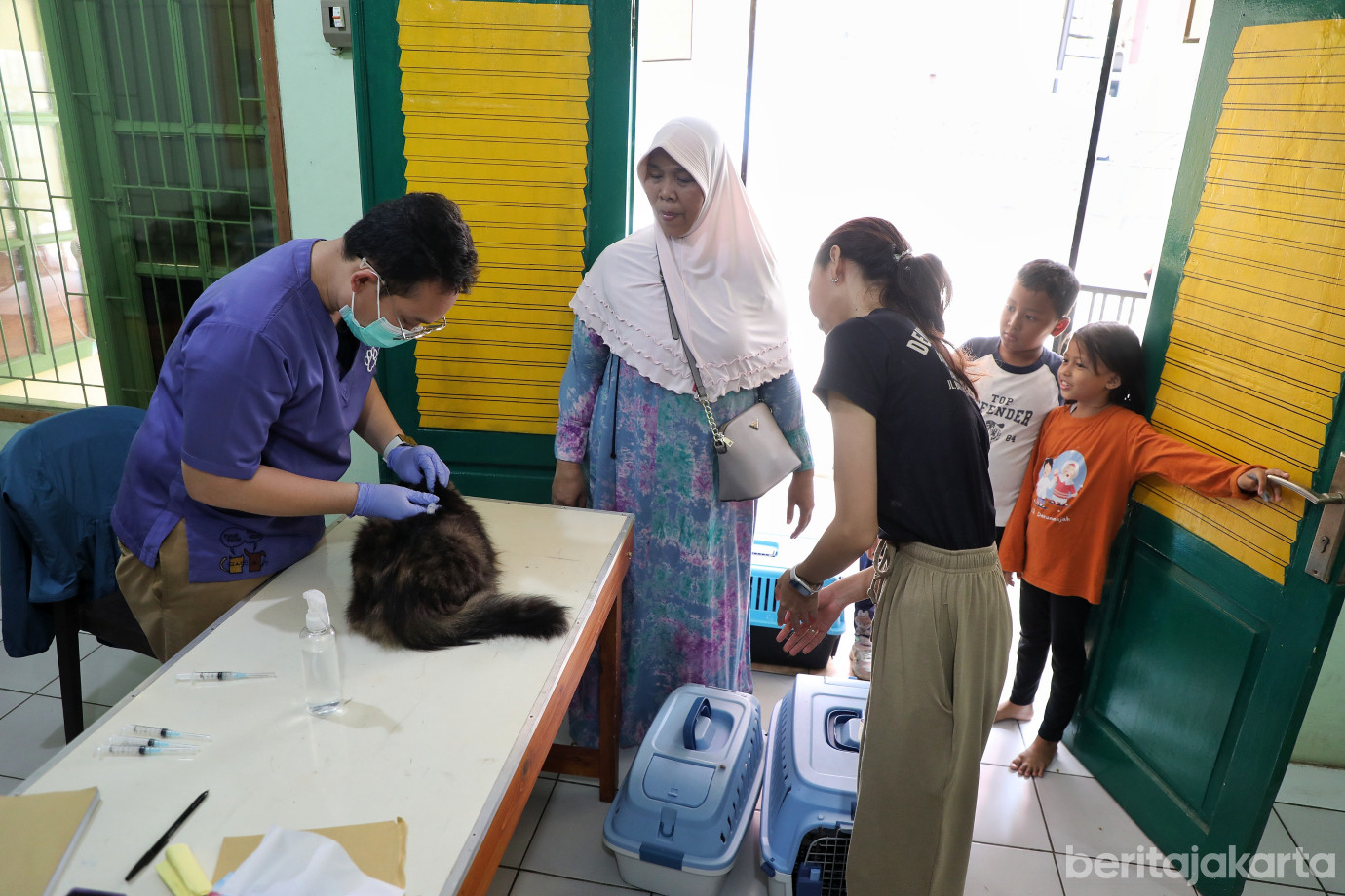 3.Vaksinasi Rabies di Bambu Apus.jpg