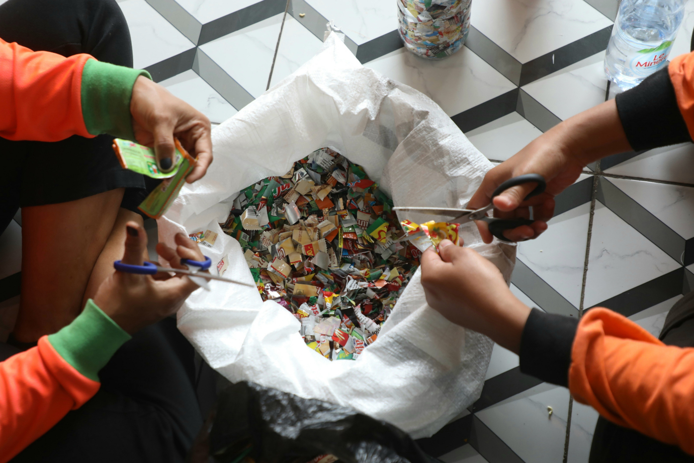 3 UPS BA Koja ubah Sampah Plastik menjadi Furniture_3.jpg