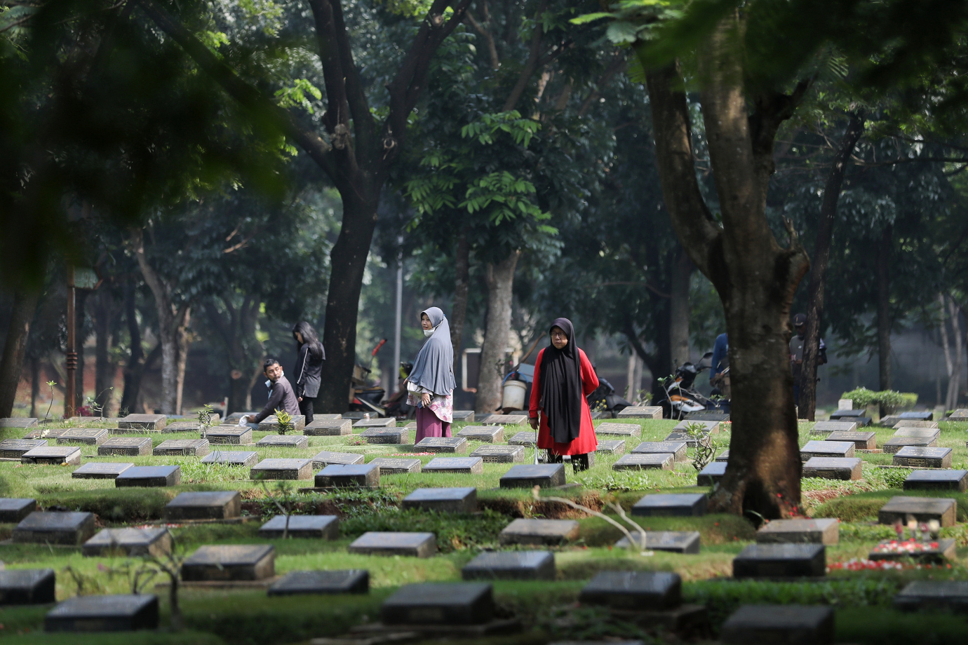 4.H-1 Jelang Ramadhan TPU Pondok Ranggon Masih Ramai Dikunjungi Peziarah-1.jpg