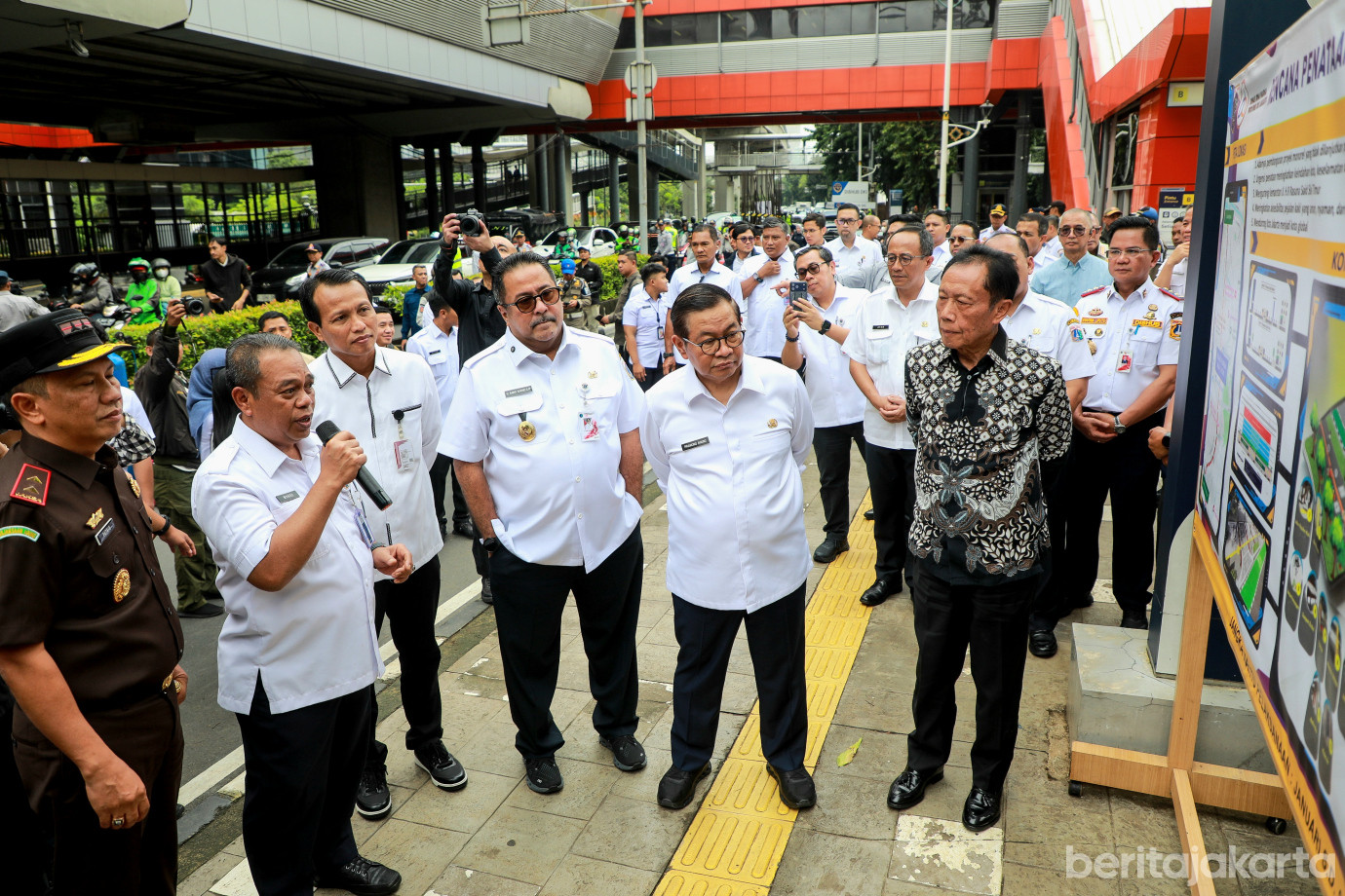 2-1gub monorel dibongkar.jpg