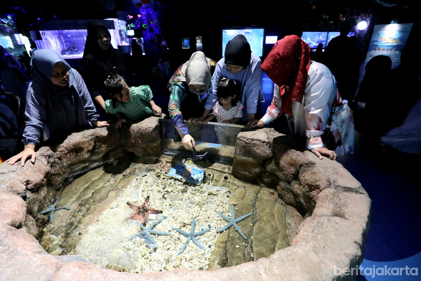 4 Ribuan Pengunjung Padati Sea World Ancol Saat Libur Maulid Nabi_4.jpg