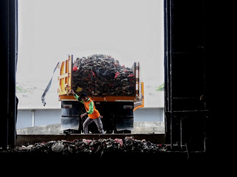 3 PLTSa Merah Putih.jpg