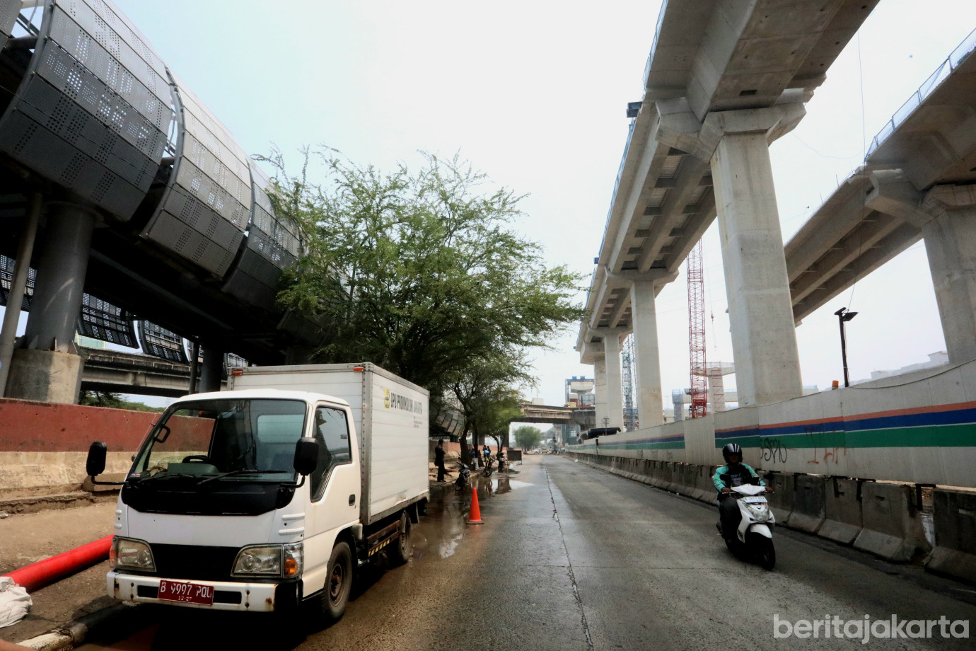 6 Sudin SDA Jakarta Utara Atasi Genangan Banjir Rob di Jalan RE Martadinata_6.jpg