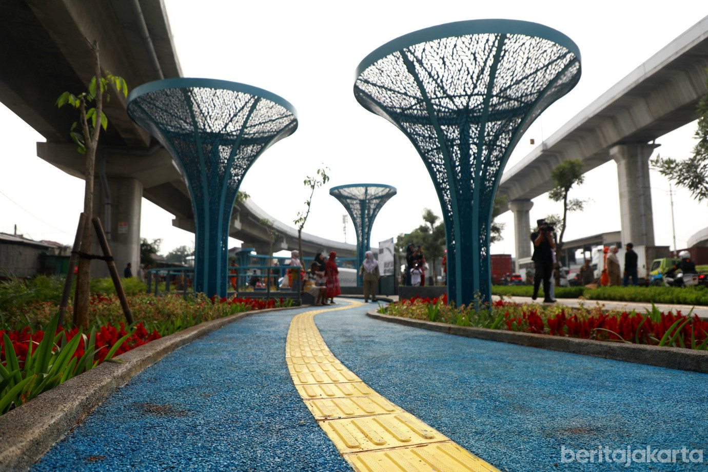 6taman gapura muka cakung.jpg