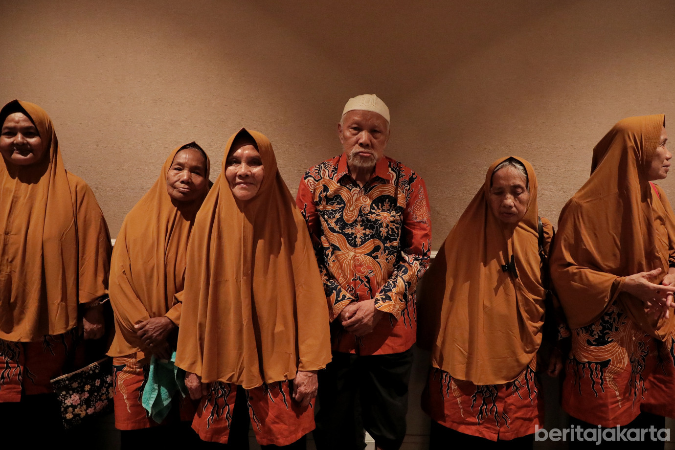 2.Wagub Ajak 100 Lansia Nonton Bareng Agak Laen_ Menyala Pantiku.jpg