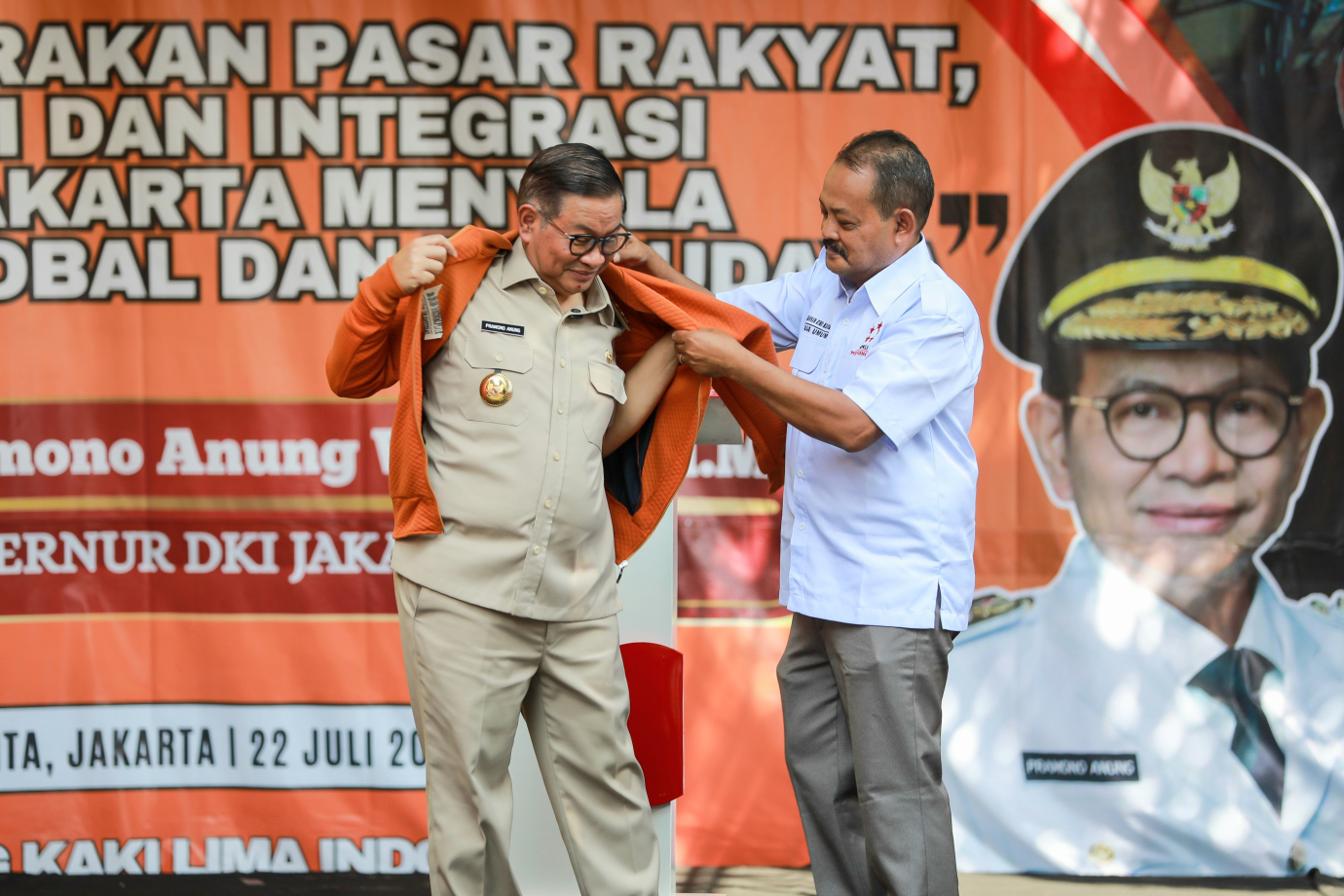 5-2gubernurpasarakyat.jpg