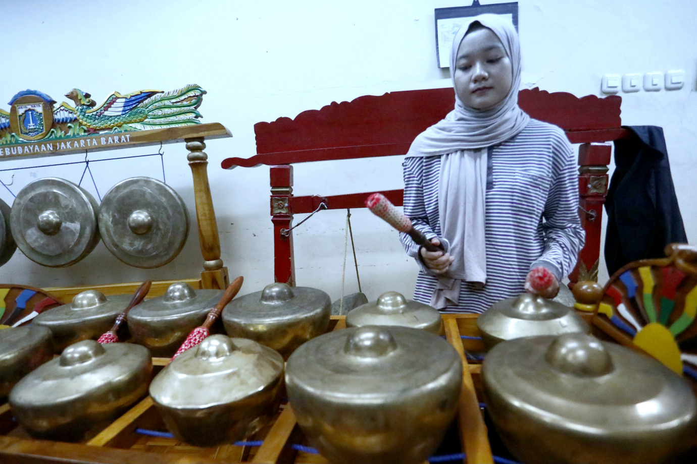 2 Sudinbud Jajabar Gelar Pelatihan Seni Musik Nusantara_2.jpg
