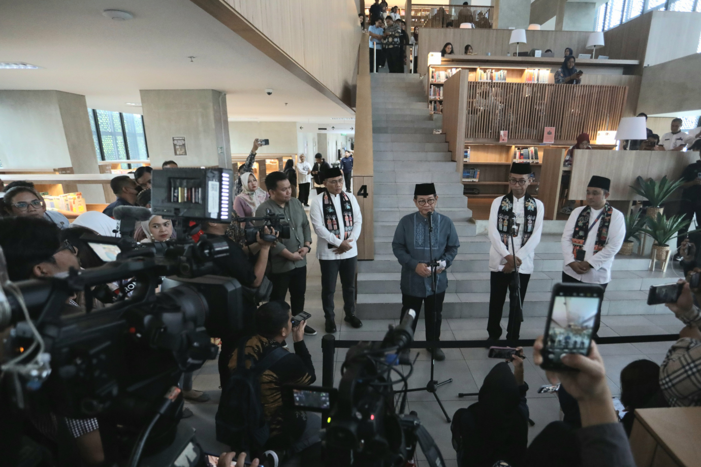 6 Gubernur Pramono Kunjungi Perpustakaan Jakarta_6.jpg
