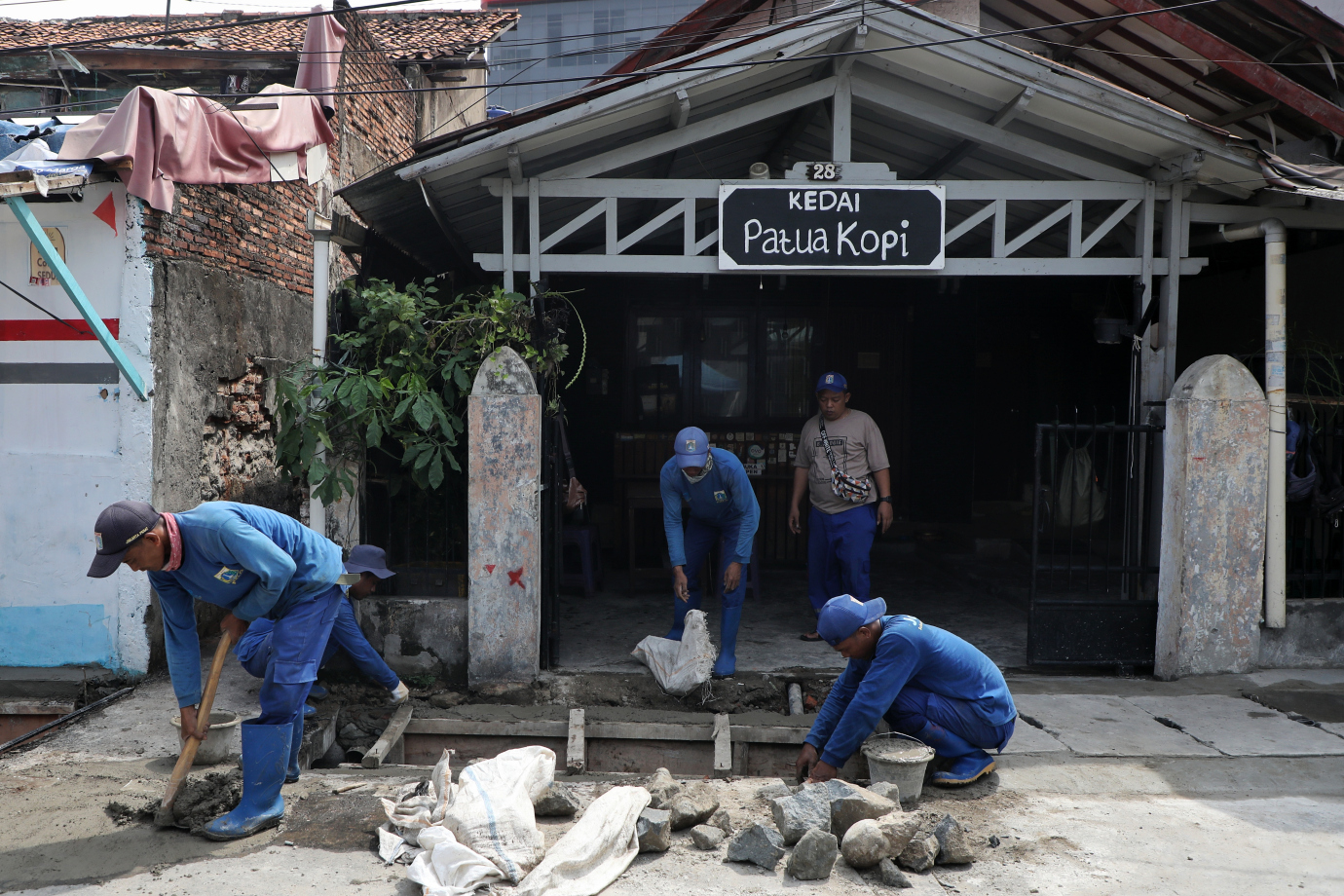 4.Sudin SDA Jakpus Perbaiki Saluran di Kebon Sirih Barat.jpg