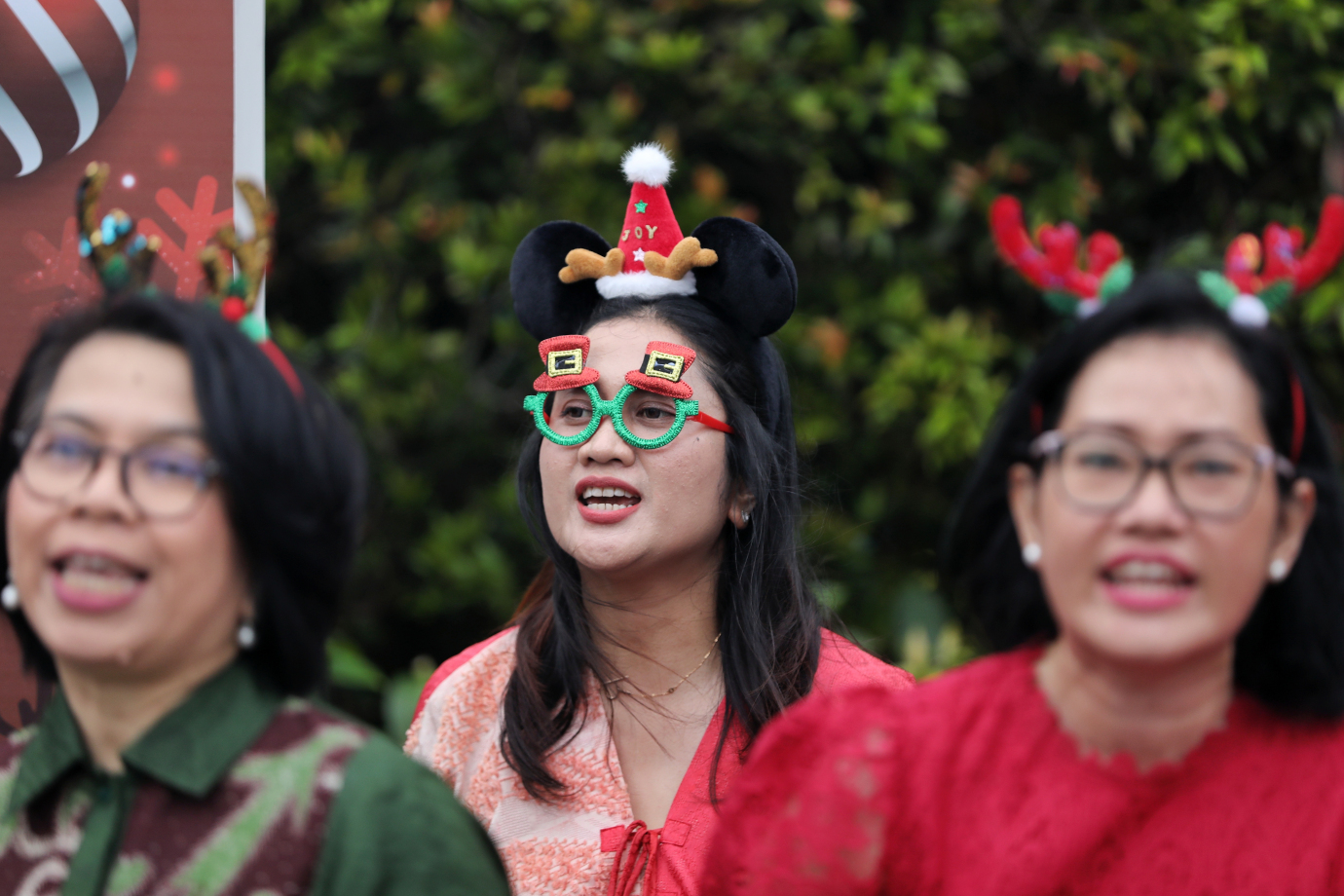 6.Pemprov DKI Gelar Christmas Carol di Pedestrian Plaza Indonesia.jpg