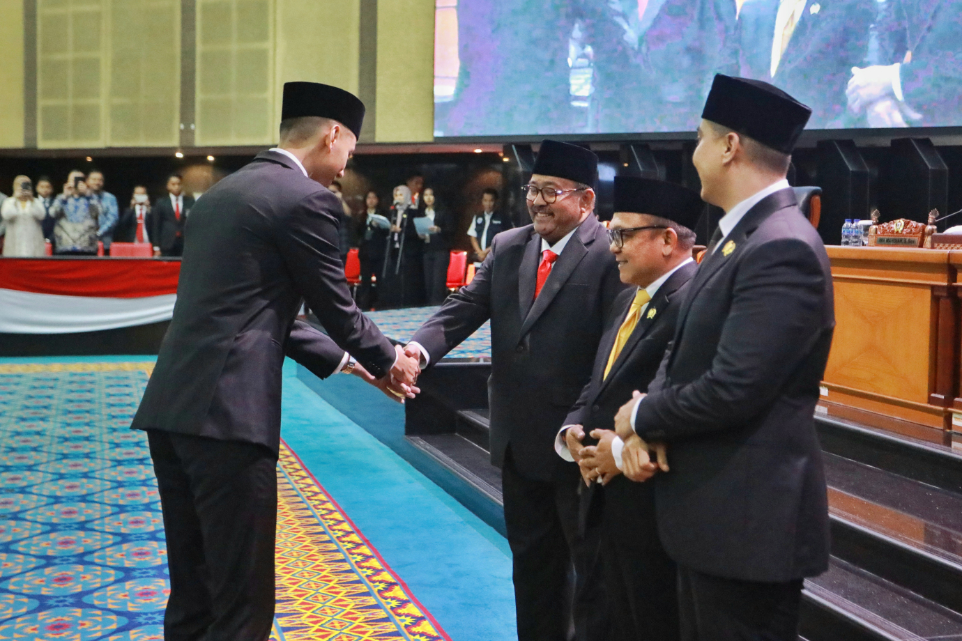 7-wagub paw.jpg