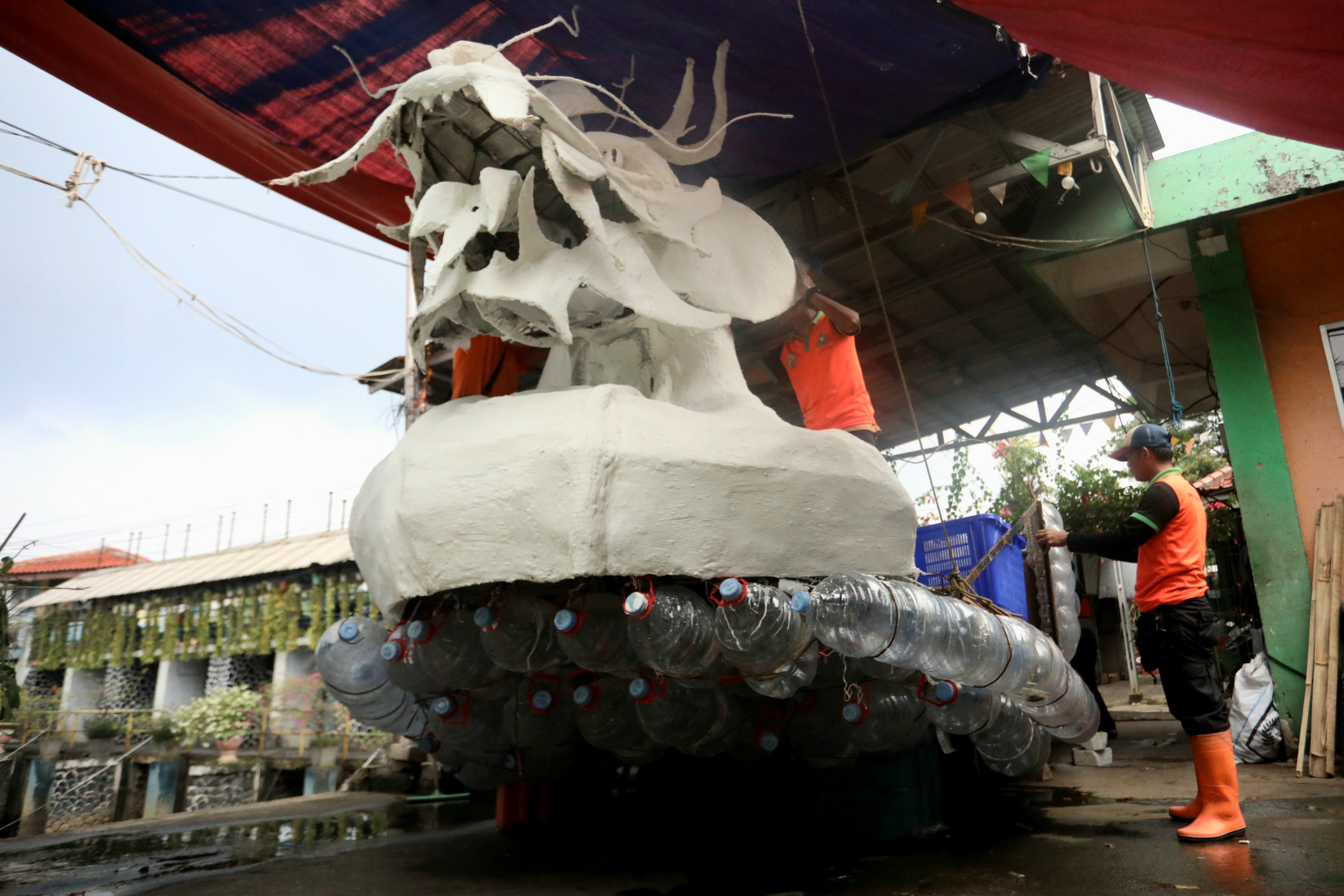 1 Kreasi Perahu Naga dari Botol Bekas_1.jpg