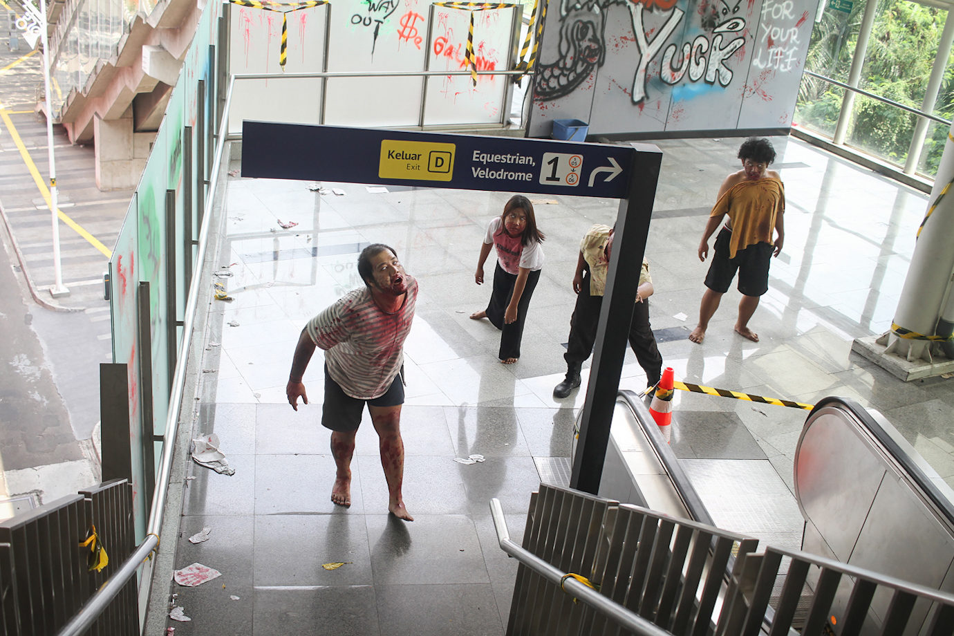 zombie-lrt-jakarta-03.jpg