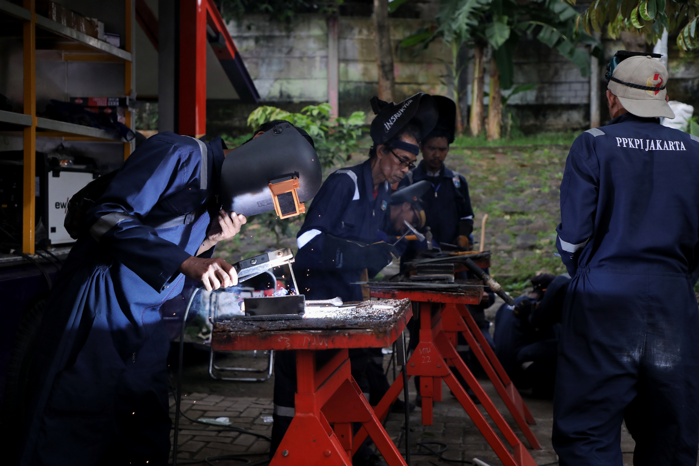 2.10 Warga Kelurahan Cijantung Ikuti Pelatihan Las dari PPKPI Pasar Rebo.jpg