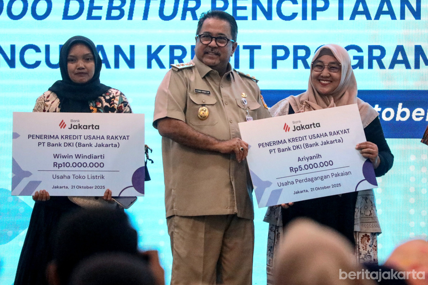 6 Wagub Rano Hadiri Secara Daring Akad Massal KUR 800.000 Debitur dan Peluncuran KPR_6.jpg