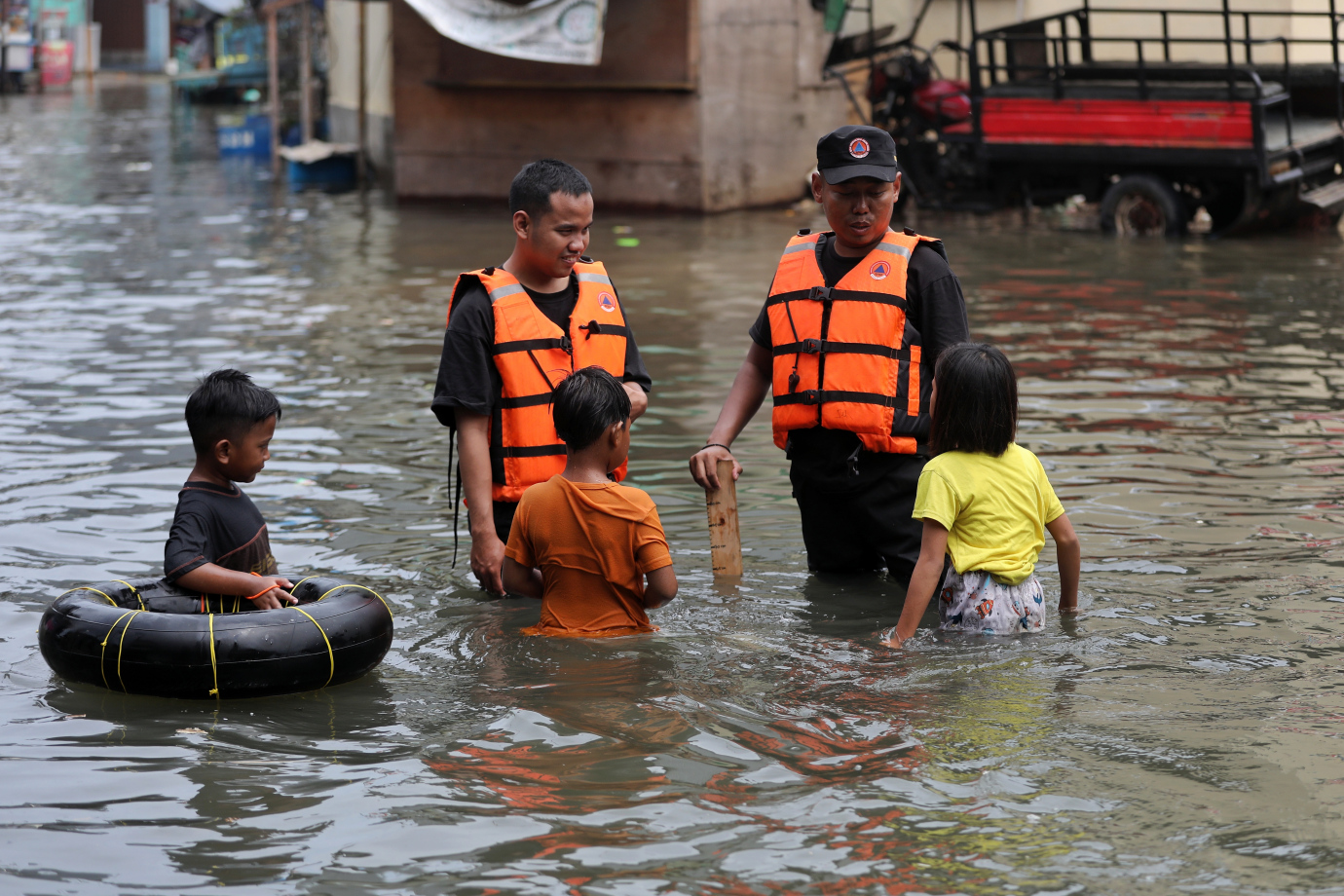 4.BPBD DKI Jakarta Siaga 24 Jam Pantau Banjir Rob .jpg