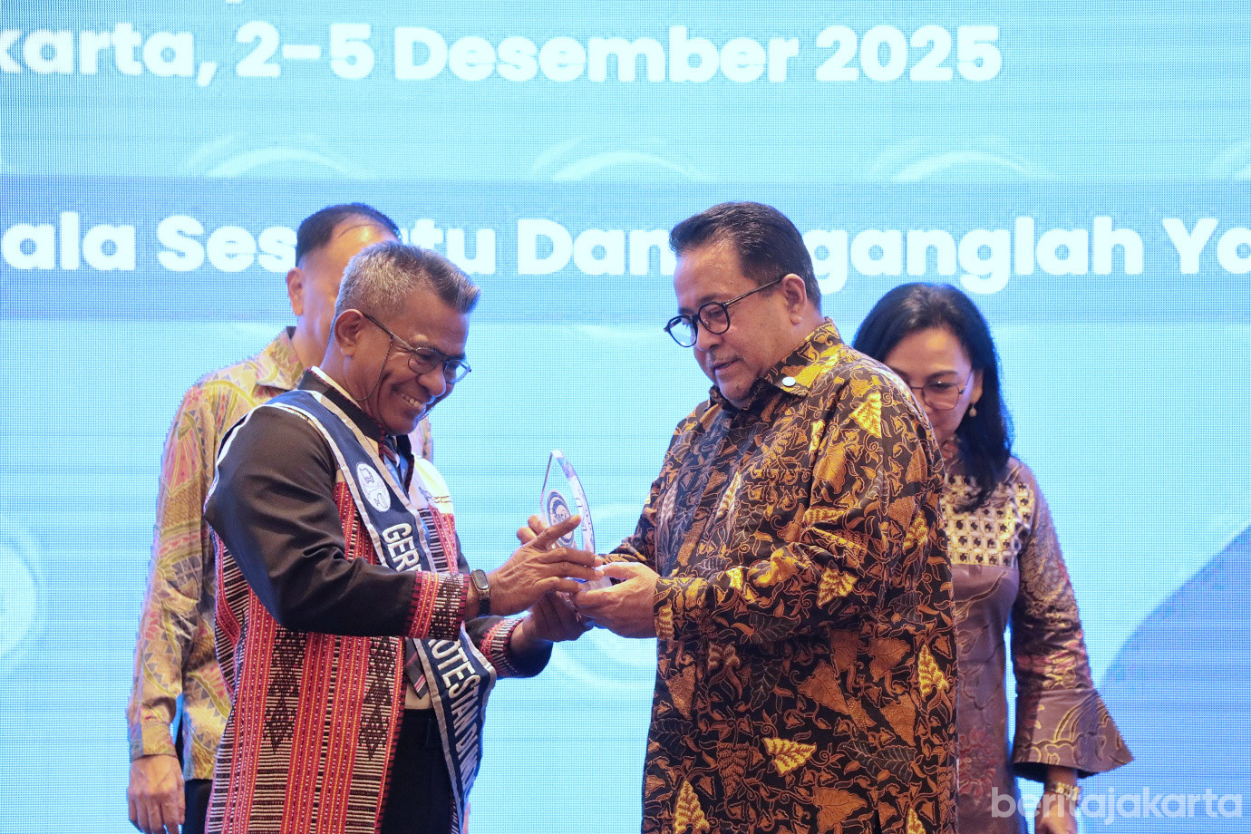 6.Rano Karno Buka Sidang Majelis Sinode Am GPI.jpg