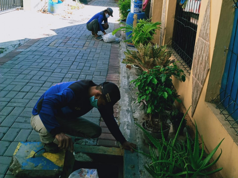 Kegiatan Pengurasan Saluran Di Pulau Pramuka