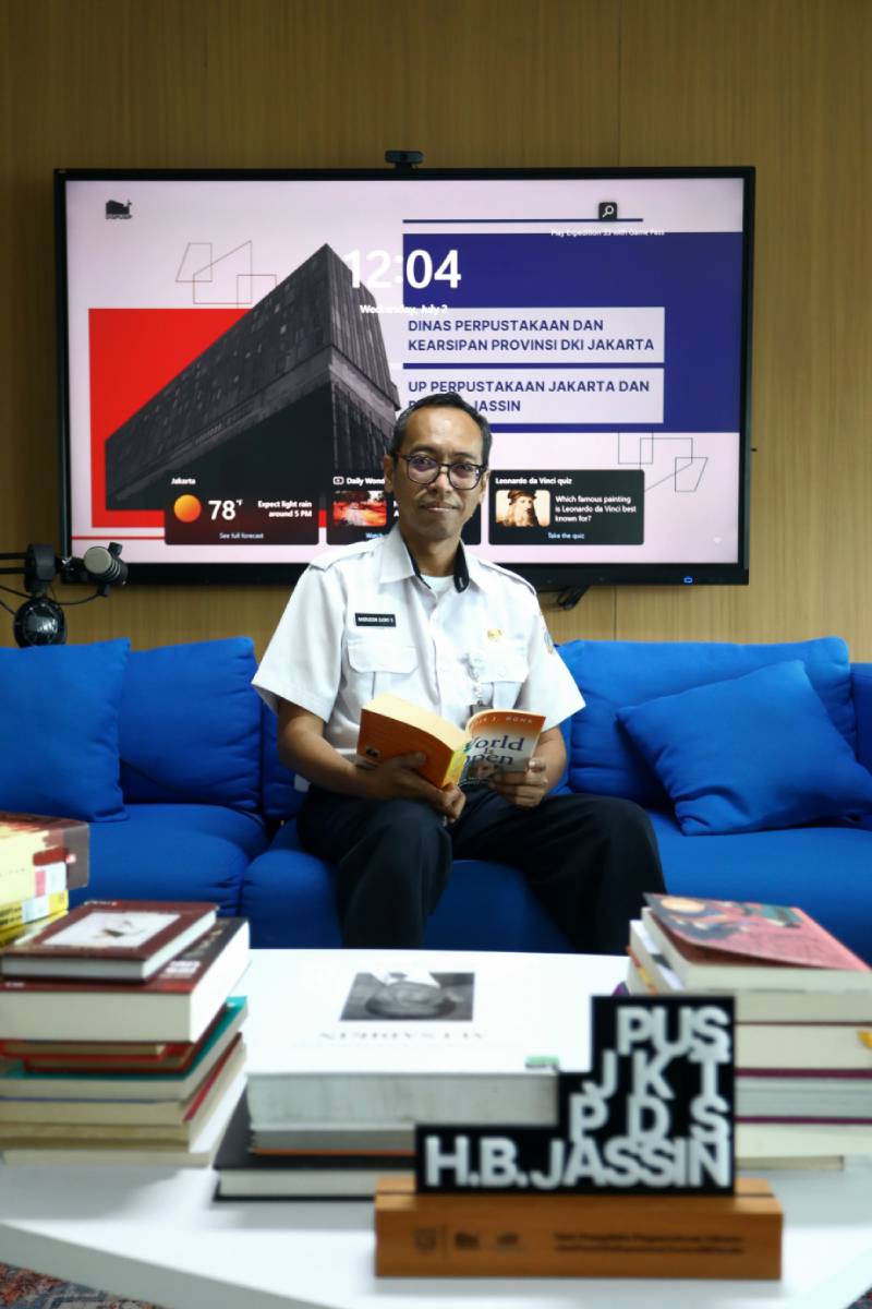 Pustakawan Bangkitkan Budaya Literasi 