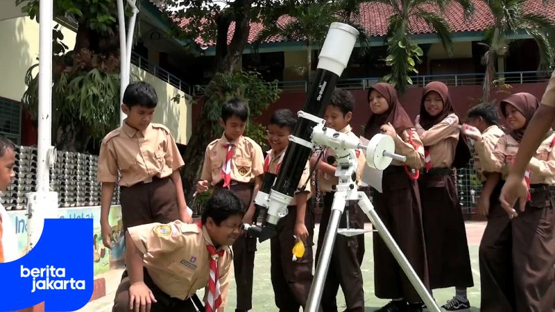 Mengenal Astronomi Melalui Astronomi Goes to School