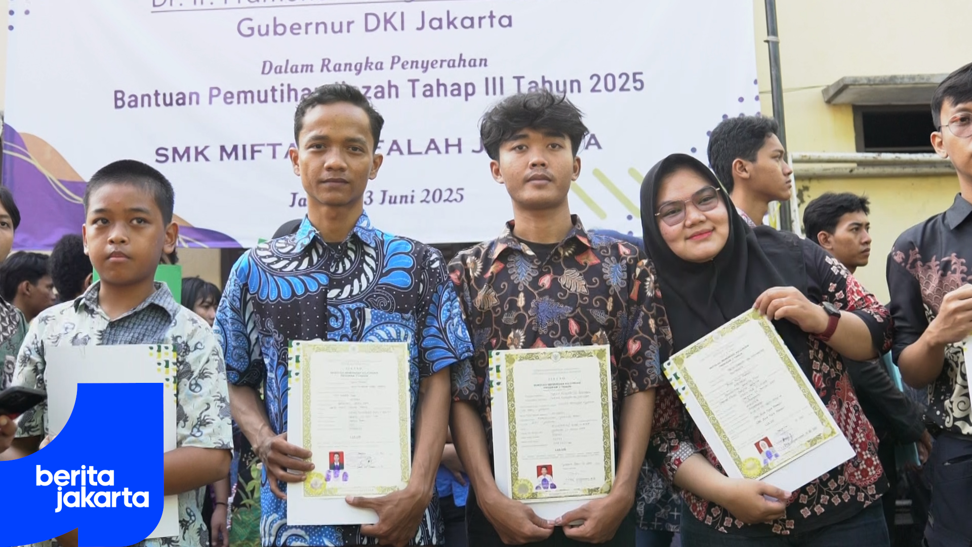 Pramono Hands Over 827 Stage III Diploma Amnesty