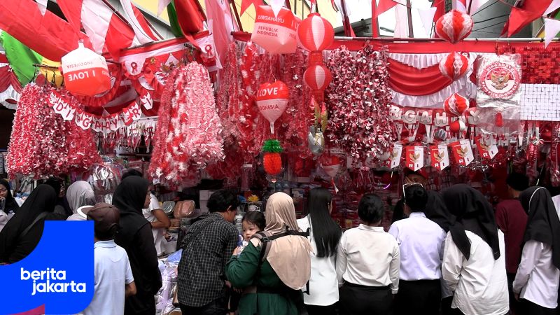 Geliat Pedagang Pernak-Pernik Kemerdekaan di Pasar Jatinegara
