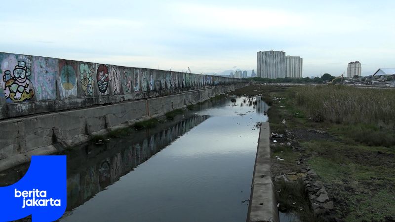 Inspecting Muara Baru Embankment, Pramono Ensures Readiness to Face Tidal Floods