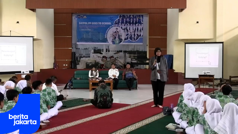 Satpol PP Sosialisasikan Perda di SMA Al-Azhar 3