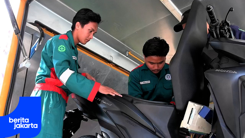 Pelatihan Teknik Sepeda Motor di SMK Walang Jaya Disambut Antusias